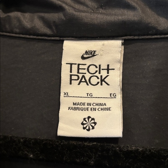 Nike Tech Pack XL Black Jogger Jumpsuit Zipper Pink Pocket Zip - Picture 3 of 14